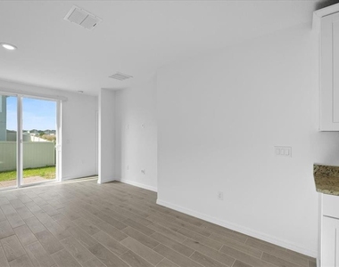 2702 San Marco Way - Photo Thumbnail 10