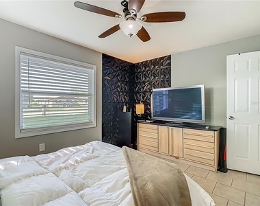 218 Oakview Avenue - Photo Thumbnail 24
