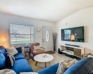 218 Oakview Avenue - Photo Thumbnail 13