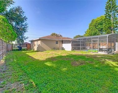 218 Oakview Avenue - Photo Thumbnail 8