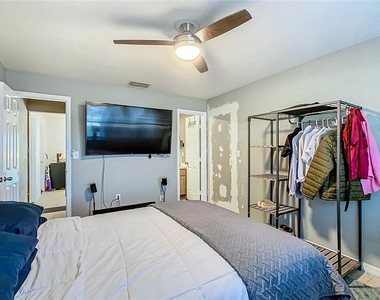 218 Oakview Avenue - Photo Thumbnail 30