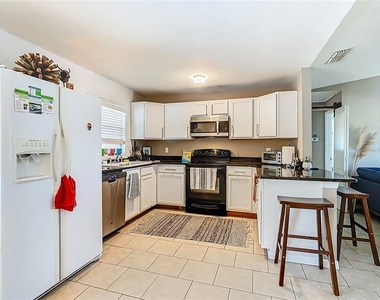 218 Oakview Avenue - Photo Thumbnail 17