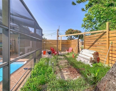 218 Oakview Avenue - Photo Thumbnail 9