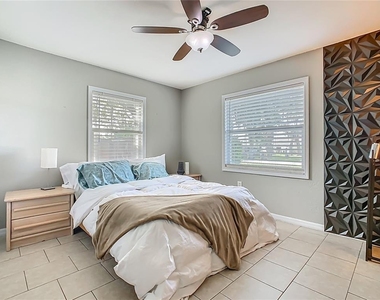 218 Oakview Avenue - Photo Thumbnail 23