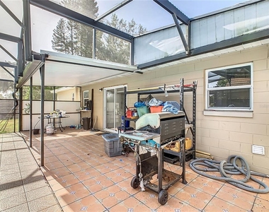 218 Oakview Avenue - Photo Thumbnail 10