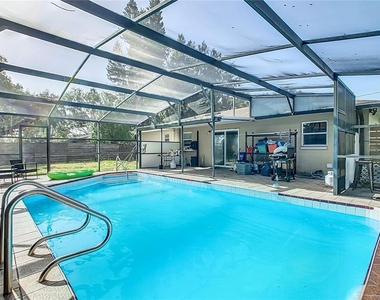 218 Oakview Avenue - Photo Thumbnail 7