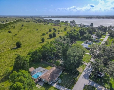218 Oakview Avenue - Photo Thumbnail 3