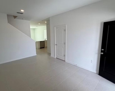 5852 Energy Way - Photo Thumbnail 8