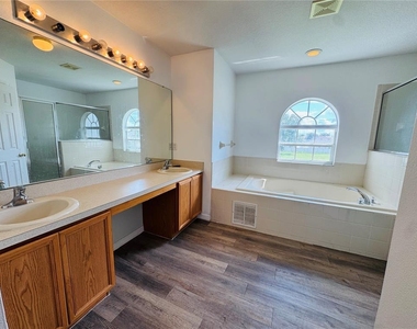 566 Eagle Court - Photo Thumbnail 13