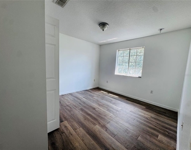 566 Eagle Court - Photo Thumbnail 18
