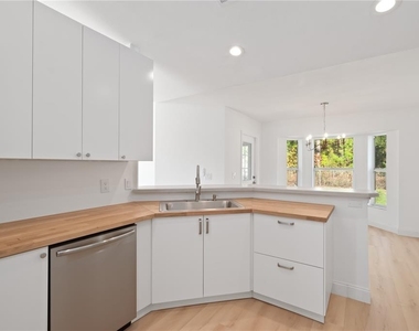 12829 Sw 38th Circle - Photo Thumbnail 9