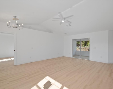 12829 Sw 38th Circle - Photo Thumbnail 3