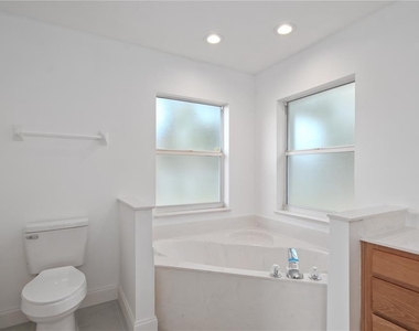 12829 Sw 38th Circle - Photo Thumbnail 23