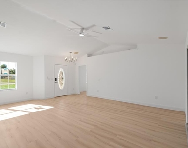 12829 Sw 38th Circle - Photo Thumbnail 4