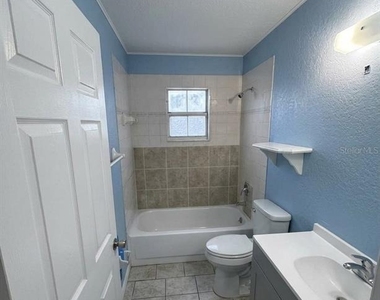 5582 Nw 61st Avenue - Photo Thumbnail 5