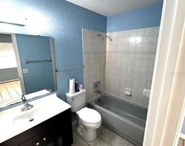 5582 Nw 61st Avenue - Photo Thumbnail 9