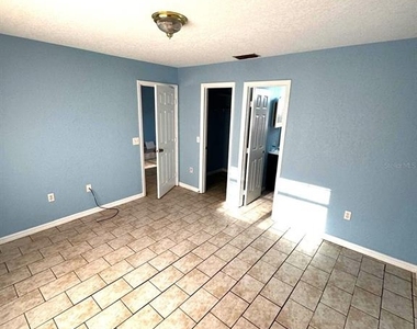 5582 Nw 61st Avenue - Photo Thumbnail 4
