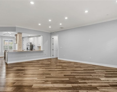 650 Campus Street - Photo Thumbnail 15