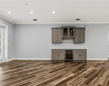 650 Campus Street - Photo Thumbnail 17
