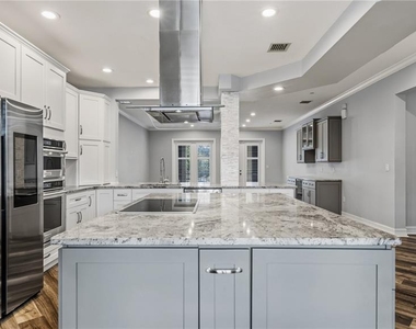 650 Campus Street - Photo Thumbnail 8