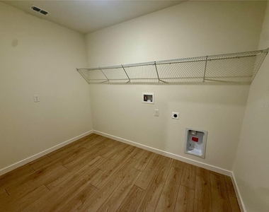 2504 Dorset Court - Photo Thumbnail 9