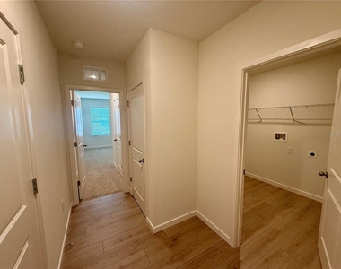 2504 Dorset Court - Photo Thumbnail 8