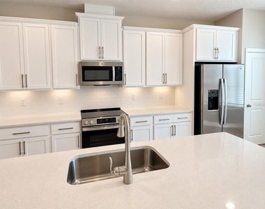 763 Pilea Street - Photo Thumbnail 4