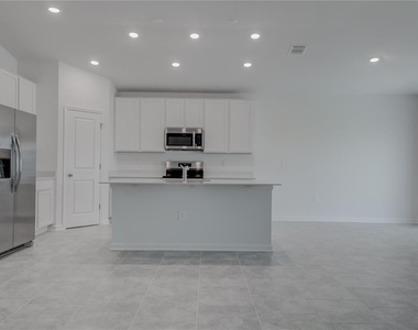 4840 Edensbridge Lane - Photo Thumbnail 16