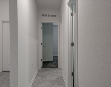 4840 Edensbridge Lane - Photo Thumbnail 5