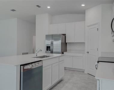 4840 Edensbridge Lane - Photo Thumbnail 22