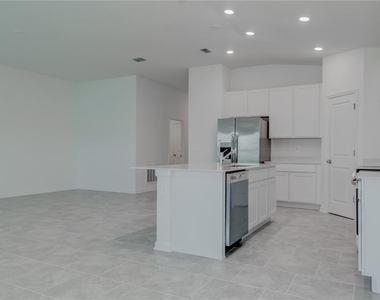4840 Edensbridge Lane - Photo Thumbnail 18