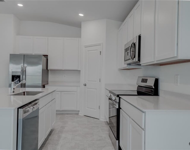 4840 Edensbridge Lane - Photo Thumbnail 21