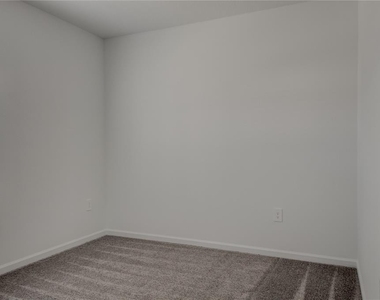 4840 Edensbridge Lane - Photo Thumbnail 11