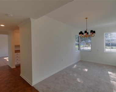 1667 Mizell Avenue - Photo Thumbnail 7