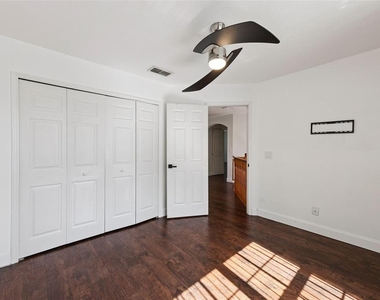 4920 Hook Hollow Circle - Photo Thumbnail 17