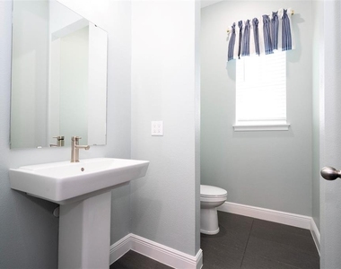 6665 Bridgman Street - Photo Thumbnail 4