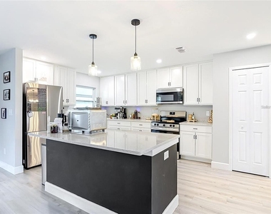 8676 Hillside Drive - Photo Thumbnail 13