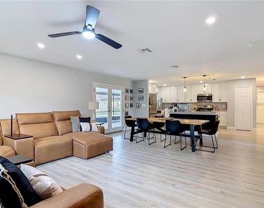 8676 Hillside Drive - Photo Thumbnail 11