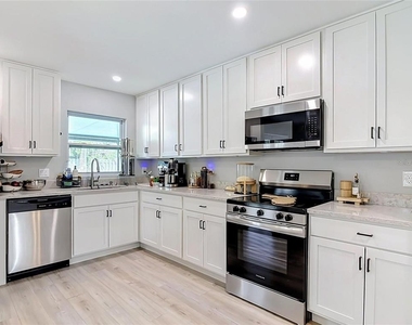 8676 Hillside Drive - Photo Thumbnail 16