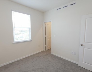 4417 Small Creek Road - Photo Thumbnail 29