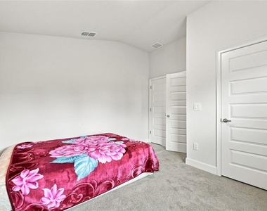 2302 Friendly Confines Loop - Photo Thumbnail 15