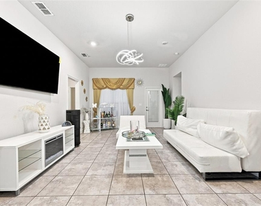 2302 Friendly Confines Loop - Photo Thumbnail 5