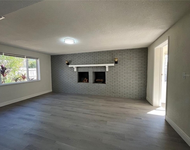 3314 Columbus Drive - Photo Thumbnail 5