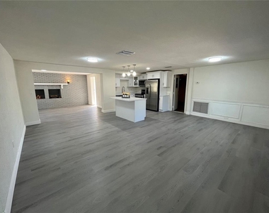 3314 Columbus Drive - Photo Thumbnail 3