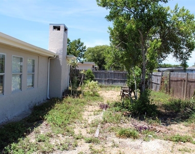 3314 Columbus Drive - Photo Thumbnail 16