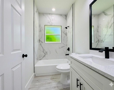 8106 N Galena Avenue - Photo Thumbnail 5