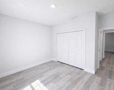 8106 N Galena Avenue - Photo Thumbnail 12