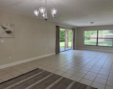 2809 W Fairbanks Avenue - Photo Thumbnail 2