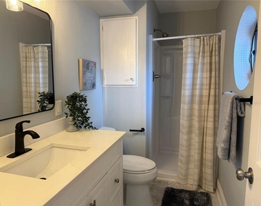 2809 W Fairbanks Avenue - Photo Thumbnail 7