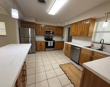 2809 W Fairbanks Avenue - Photo Thumbnail 5